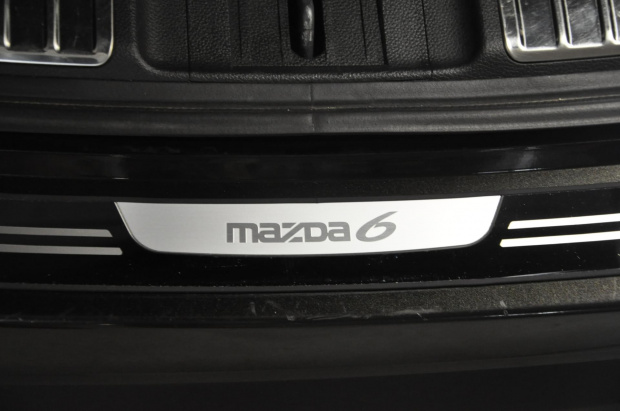 Mazda 6 Forum • Fotorelacja Montaż podświetlanych listew