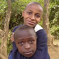 Tanzania, dzieci wracajace ze szkoly.